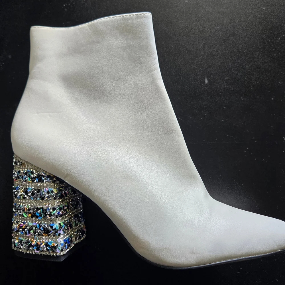 Betsey Johnson Women's Ankle Booties Kassie White Embellished Block Heel - Picture 7 of 9